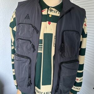 Nike ACG Tactical Vest Men's Medium Full Zip Utility Limited Edition Solid Black